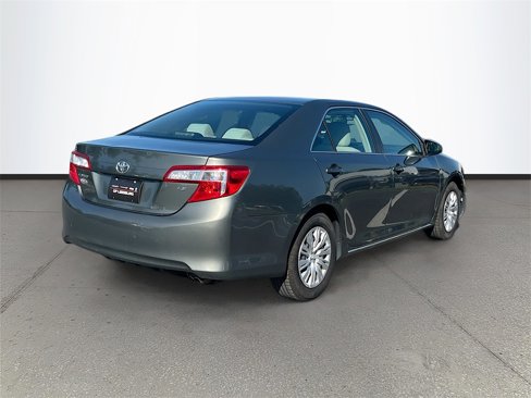Used 2014 Toyota Camry LE image 7