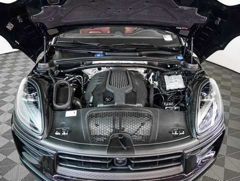 Certified 2024 Porsche Macan image 13