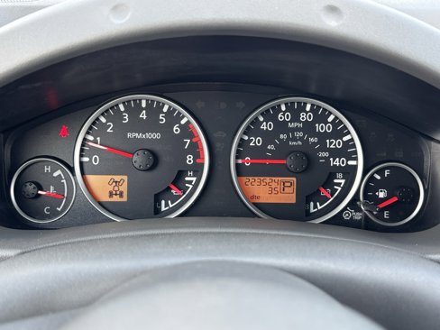 Used 2012 Nissan Frontier SL image 7