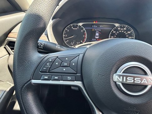Used 2024 Nissan Altima 2.5 SV image 14