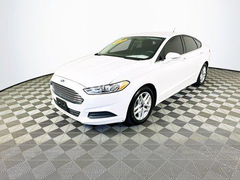 Used 2016 Ford Fusion SE image 4