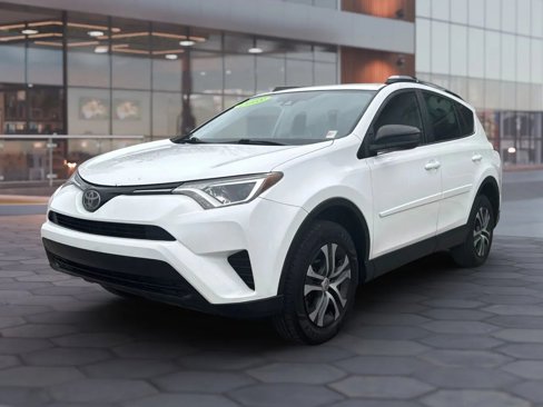 Used 2018 Toyota RAV4 LE image 3