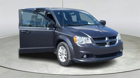 Used 2018 Dodge Grand Caravan SXT w/ Driver Convenience Group image 8