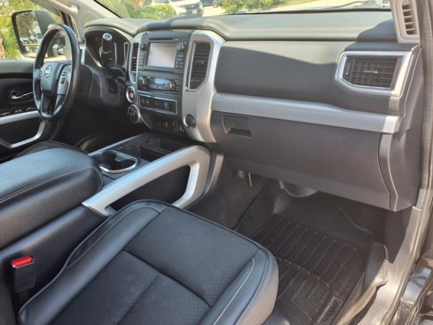 Used 2017 Nissan Titan PRO-4X image 12