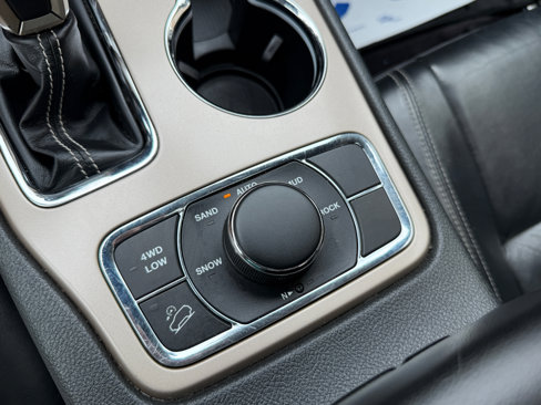 Used 2017 Jeep Grand Cherokee Limited image 27