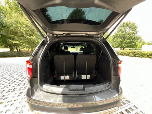 Used 2016 Ford Explorer XLT w/ Equipment Group 202A image 18