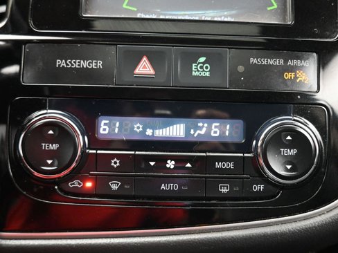 Used 2015 Mitsubishi Outlander SE image 19