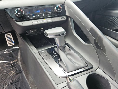 Certified 2025 Hyundai Elantra Sport image 12