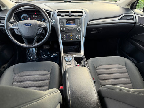 Used 2017 Ford Fusion SE image 12