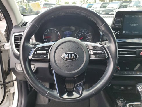 Used 2021 Kia Seltos EX image 16