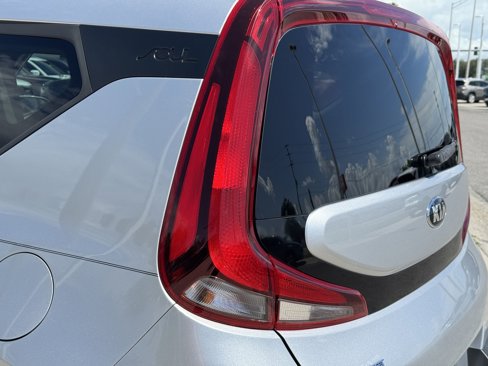 Certified 2020 Kia Soul LX image 10
