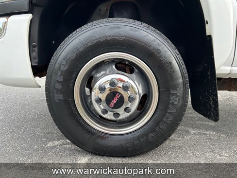 Used 2004 GMC Sierra 3500 SLE w/ Heavy-Duty Power Package image 3