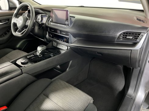 Used 2023 Nissan Rogue SV image 24