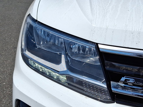Used 2021 Volkswagen Tiguan SE R-Line image 9