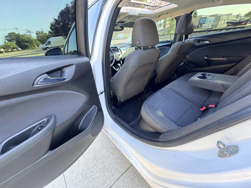Used 2018 Chevrolet Cruze LT image 14