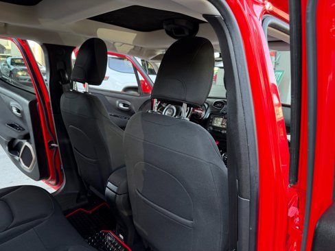 Used 2016 Jeep Renegade Latitude w/ Popular Equipment Group image 20