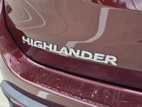Used 2017 Toyota Highlander LE image 11