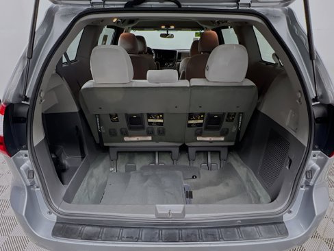 Used 2015 Toyota Sienna LE image 33