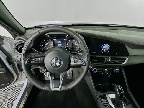 Used 2022 Alfa Romeo Giulia Ti image 11