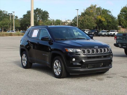 Certified 2025 Jeep Compass Latitude image 2