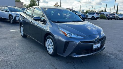 Used 2020 Toyota Prius LE image 2