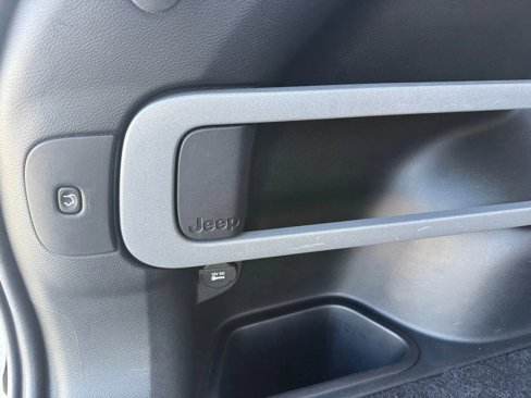 Used 2016 Jeep Cherokee 75th Anniversary image 27