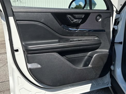 Used 2021 Lincoln Corsair Reserve image 17