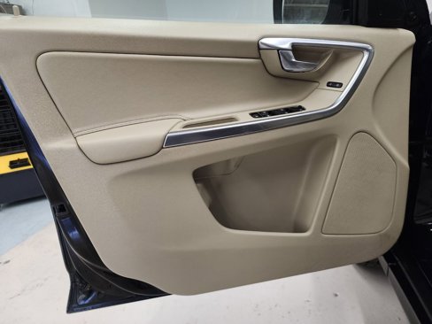 Used 2016 Volvo XC60 T6 image 11