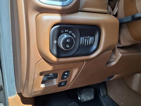 Used 2019 RAM 1500 Laramie image 27