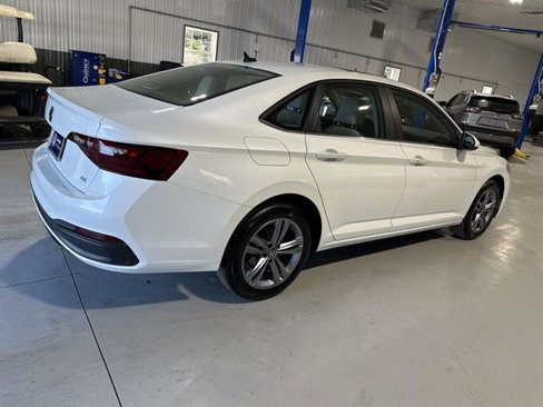 Used 2024 Volkswagen Jetta SE image 7