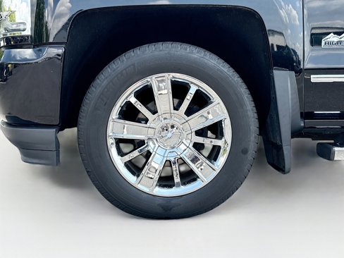 Used 2018 Chevrolet Silverado 1500 High Country image 32
