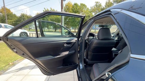 Used 2017 Toyota Camry image 39