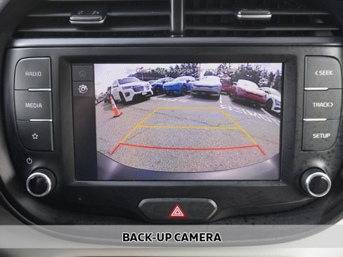 Used 2022 Kia Soul LX image 3