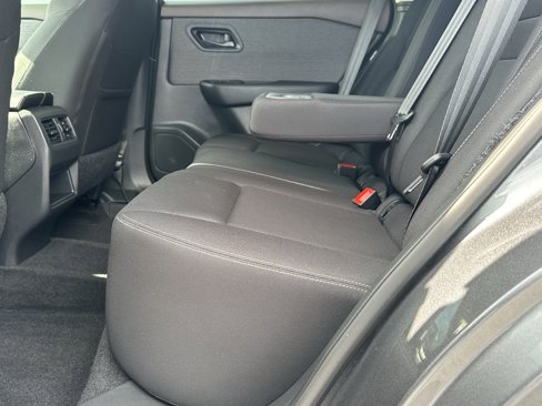 Used 2023 Nissan Rogue S image 21