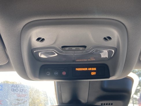 Used 2023 Chevrolet Bolt EUV LT w/ Comfort Package image 16