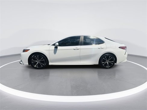 Used 2020 Toyota Camry SE image 5
