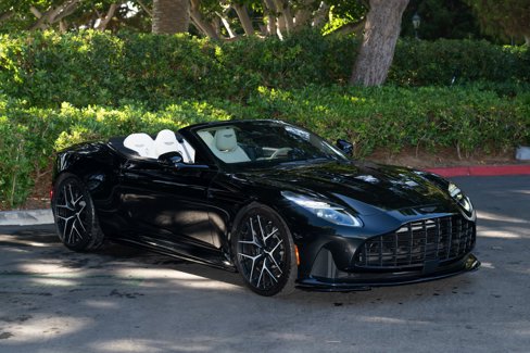 Used 2025 Aston Martin DB12 Convertible image 1