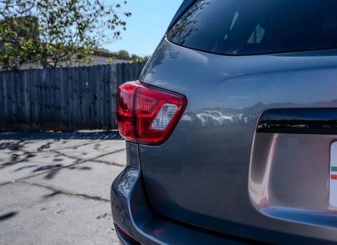 Used 2019 Nissan Pathfinder SL image 10