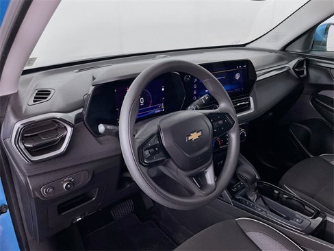 Used 2025 Chevrolet TrailBlazer LT w/ Driver Confidence Package image 12