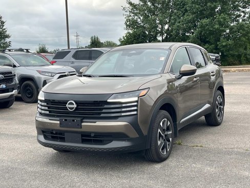 Used 2025 Nissan Kicks SV image 3