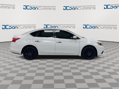 Used 2017 Nissan Sentra S image 9