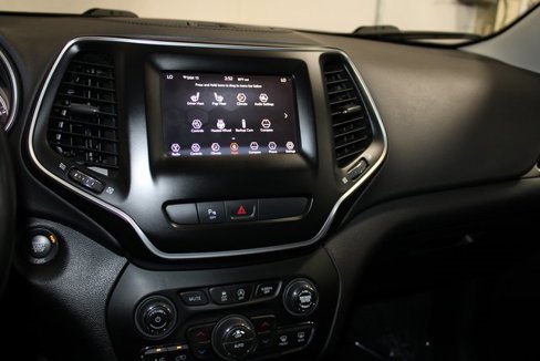 Used 2020 Jeep Cherokee Latitude Plus w/ Comfort/Convenience Group image 15