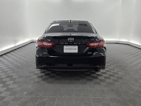 Used 2020 Toyota Camry XLE image 10