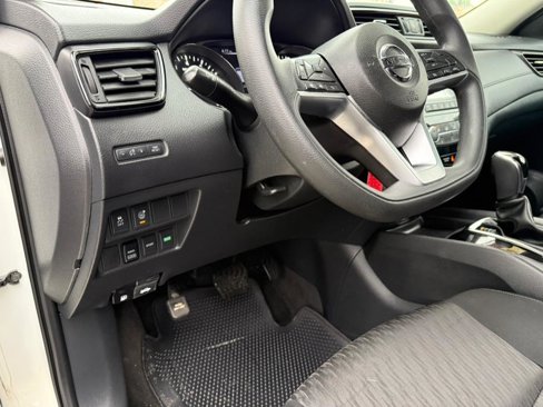 Used 2017 Nissan Rogue S image 12