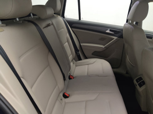 Used 2018 Volkswagen Golf SE image 19