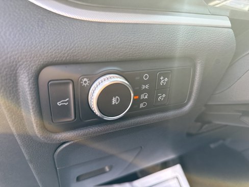 Used 2020 Ford Explorer XLT w/ Equipment Group 202A image 13