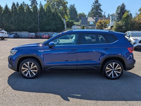 Certified 2022 Volkswagen Taos SE image 2