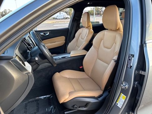 Used 2019 Volvo XC60 T5 Inscription image 4