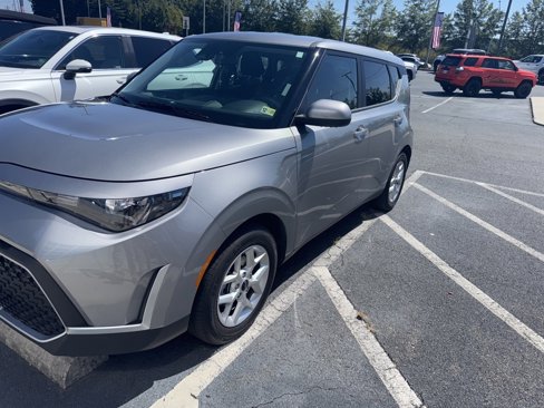 Used 2025 Kia Soul LX w/ LX Technology Package image 2