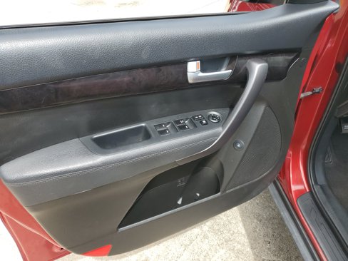 Used 2015 Kia Sorento LX image 12